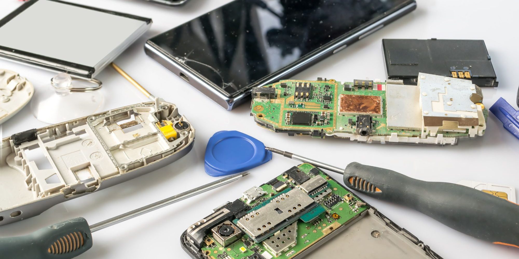 dreamstime_m_85789815 Interior of mobile phone components. Close-up photos showing process of mobile phone repair